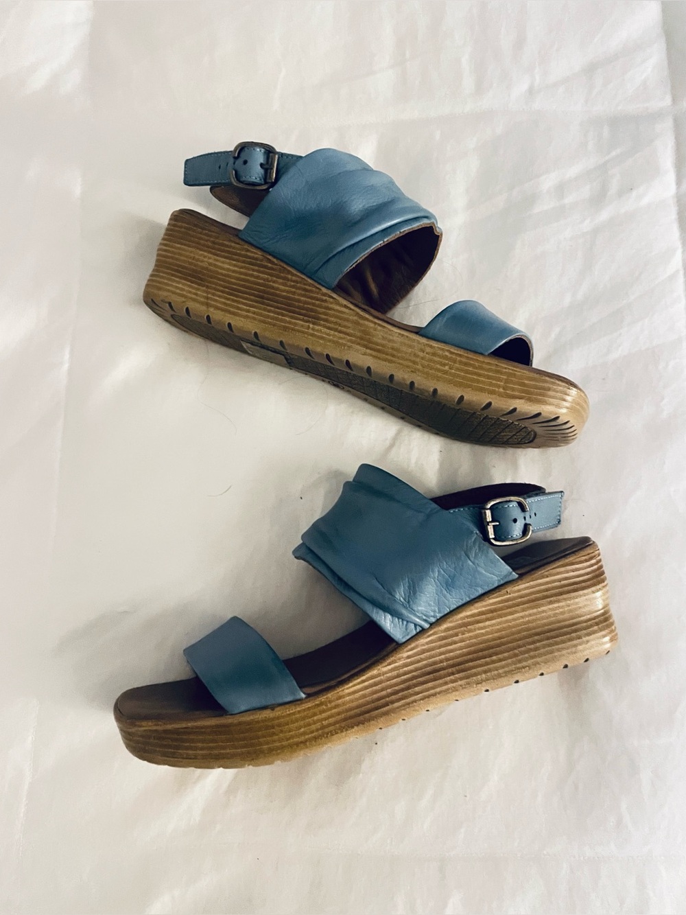 Bueno Maya Sandals Coral Leather Chunk Wedge w Oversized Buckle Sz 38